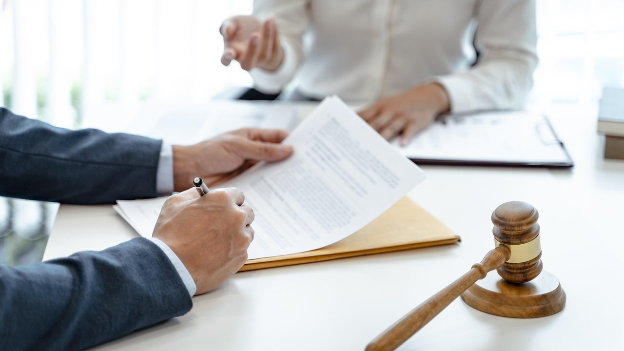 Wie ein Rechtsanwalt für Mietrecht Ihnen hilft, Ihre Mieterrechte zu schützen