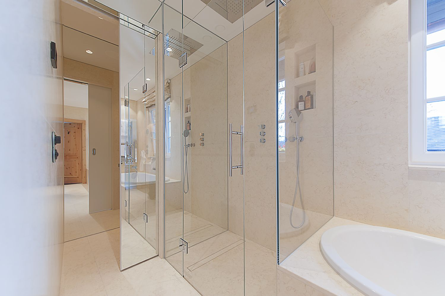 Wie Glasduschen Ihr Badezimmer moderner und heller wirken lassen